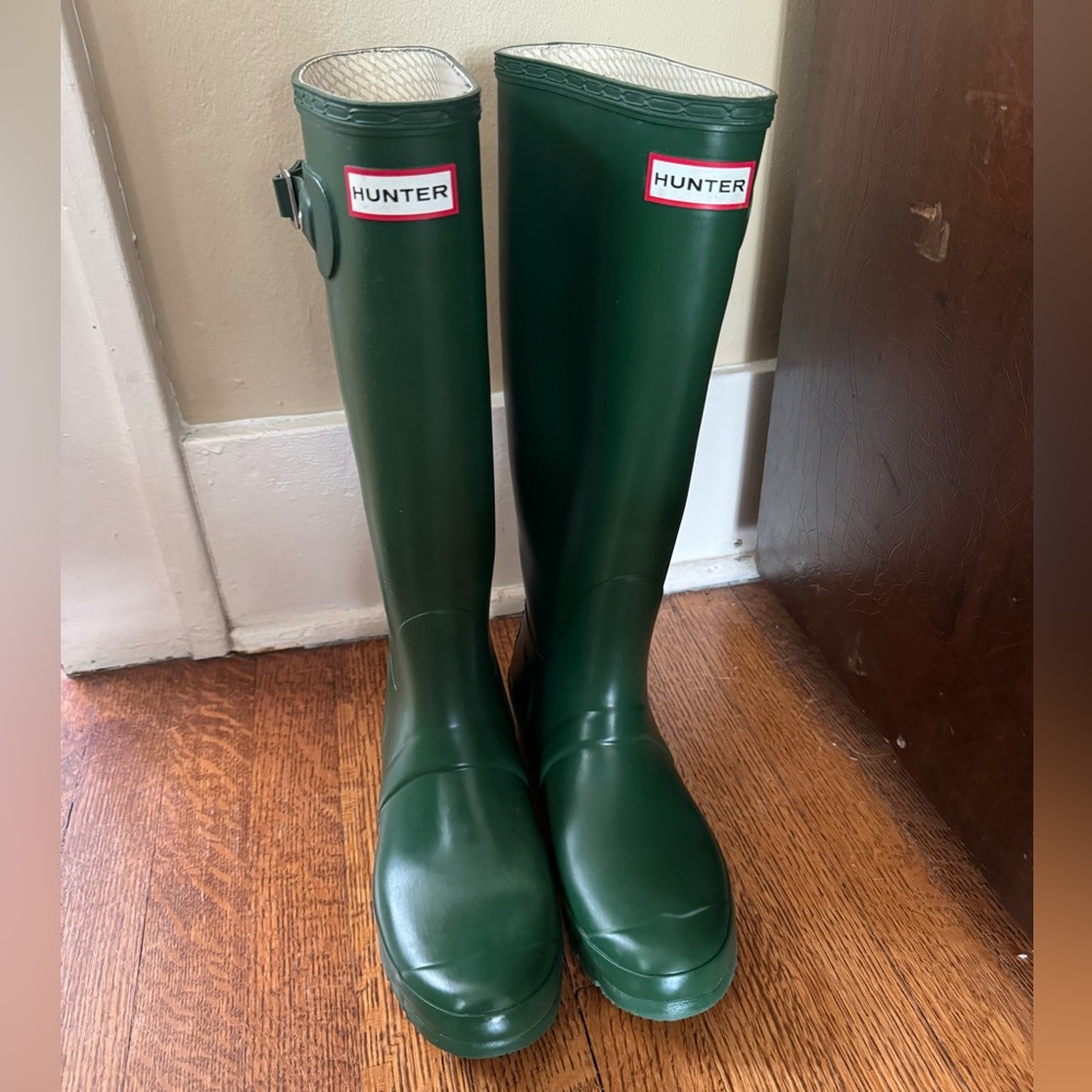 Used Hunter Original Tall Rain Boots (Matte Green)